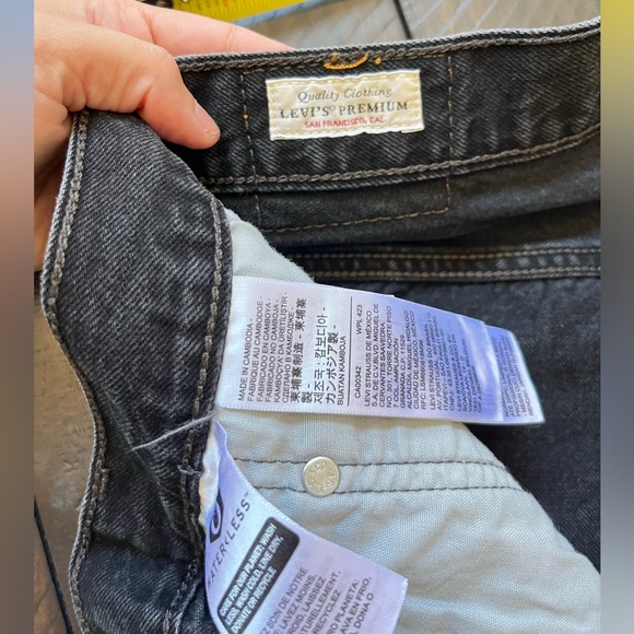 Levi’s 501 Black Button Fly Denim Shorts - Picture 5 of 9